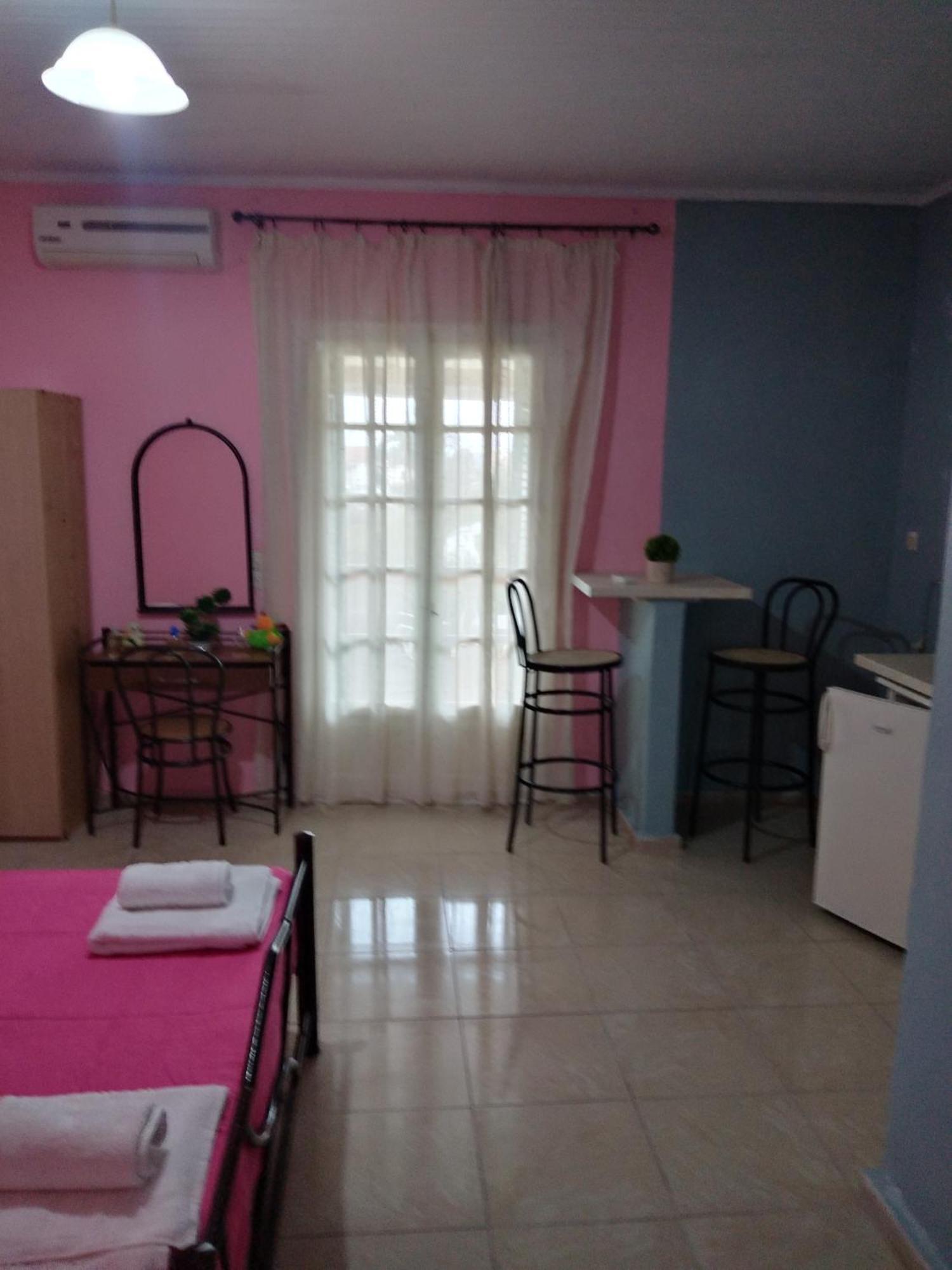 Elena Pool Aparthotel Agios Georgios  Bilik gambar
